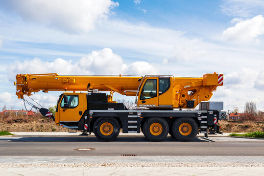 crane service in Gurugram, Haryana